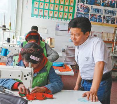 西藏定日县残疾人士民族手工业合作社理事长旦增欧珠——“我要帮助更多同胞脱贫”
