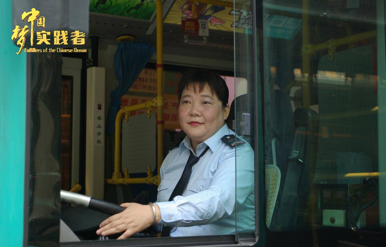 【我和特区40年】深圳第一批女公交司机谢笑玲：200多万公里一路平安